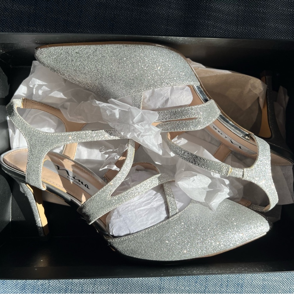 $79 Nina Cianna Silver Pewter Metallic Sparkle Strap Heels 7.5 NIB Never Worn